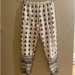 Kensie pajama bottoms. Size XS. White with gray trees. {1149}